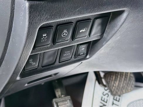 Used 2018 Nissan Pathfinder SL AWD/4WD image 10