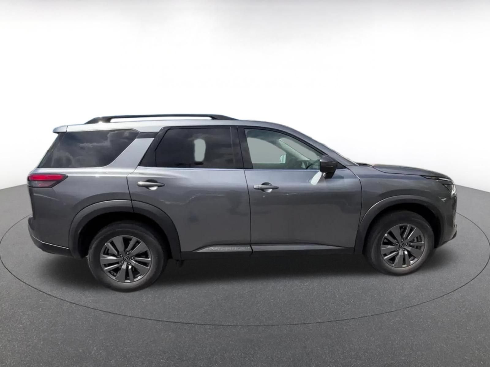 Used 2025 Nissan Pathfinder SV AWD/4WD image 15