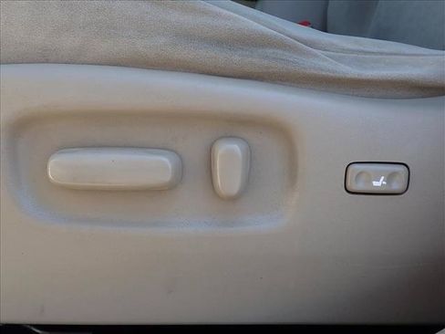 Used 2012 Toyota Highlander 4WD w/ Tech Pkg image 11