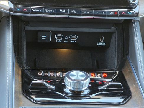 Used 2025 Jeep Grand Wagoneer 4WD image 38