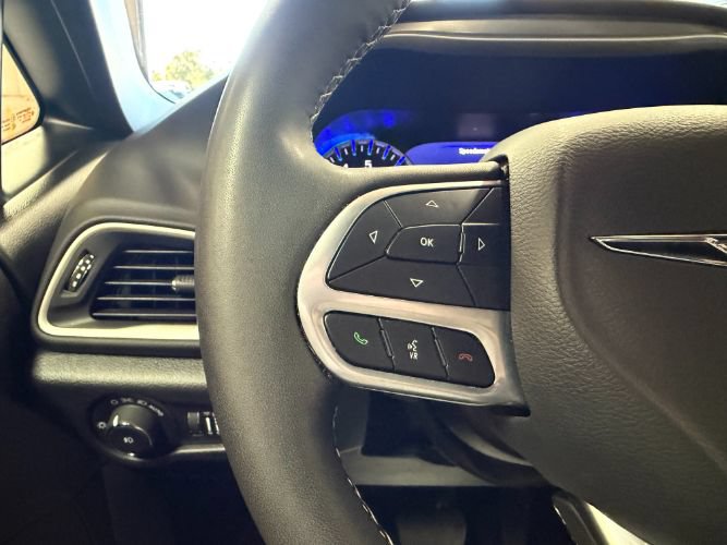 Used 2025 Chrysler Pacifica Select FWD image 22
