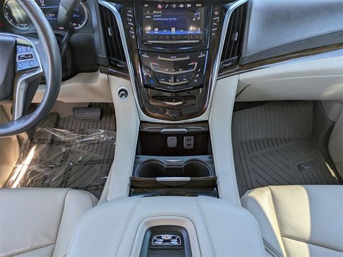 Used 2018 Cadillac Escalade Base image 20