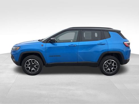 Used 2024 Jeep Compass Trailhawk image 2