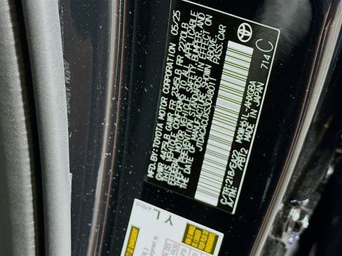 Used 2025 Toyota Prius Plug-In Hybrid FWD image 19