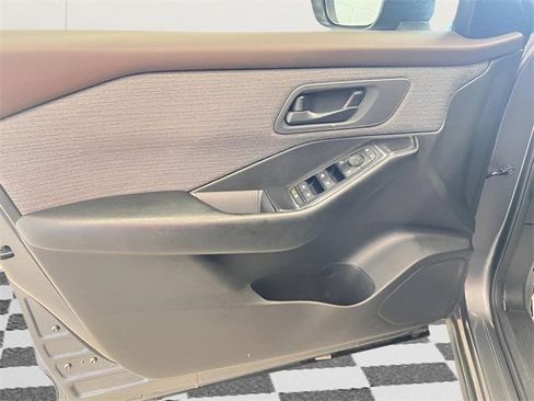 Used 2023 Nissan Rogue S image 16