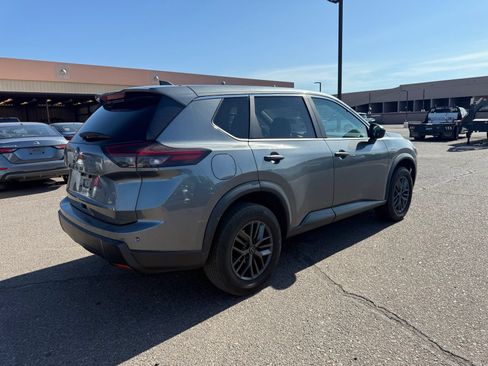 Certified 2024 Nissan Rogue S FWD image 5