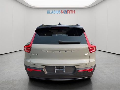Used 2023 Volvo XC40 Recharge Ultimate w/ Protection Package Premier image 7