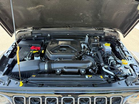 Used 2025 Jeep Wrangler Unlimited Rubicon AWD/4WD image 28
