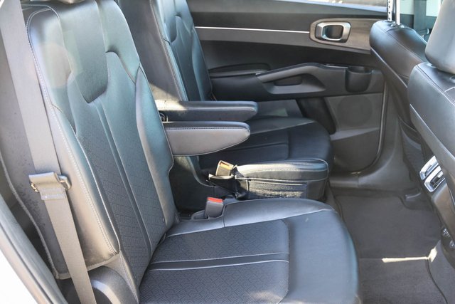 Used 2022 Kia Sorento EX w/ Panoramic Sunroof Package FWD image 19