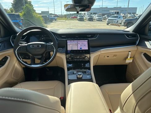 New 2025 Jeep Grand Cherokee Limited image 22