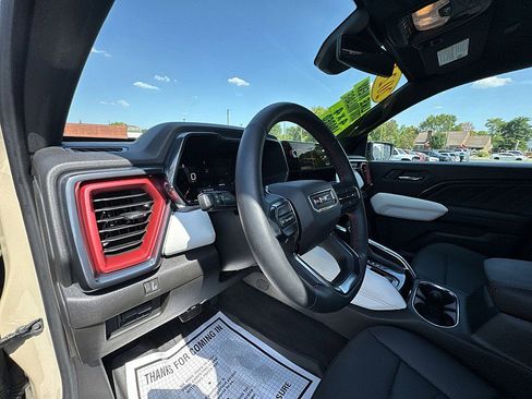 Used 2024 GMC Canyon AT4X image 10