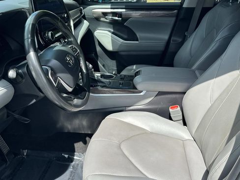 Used 2023 Toyota Highlander Limited image 20