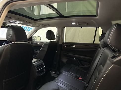 Used 2024 Volkswagen Atlas SEL AWD/4WD image 14