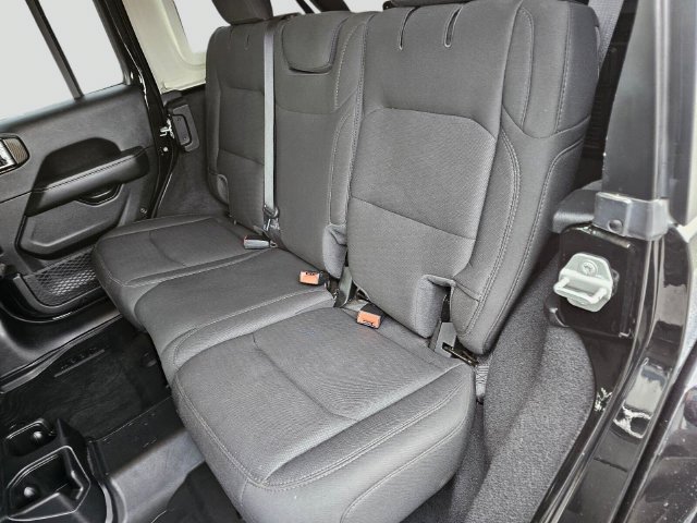 Used 2020 Jeep Wrangler Unlimited Sahara AWD/4WD image 21
