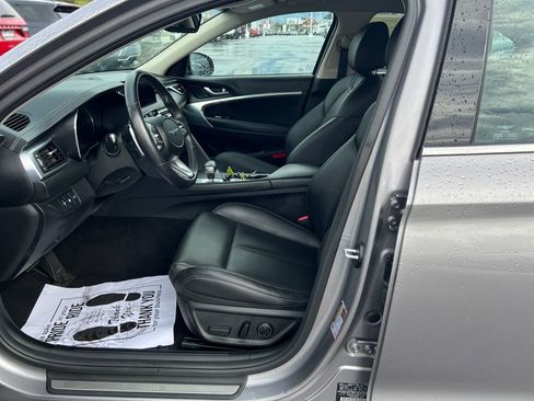 Used 2023 Genesis G70 2.0T image 9