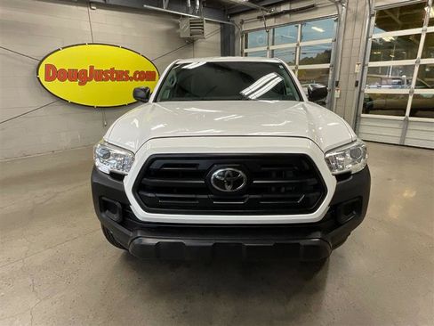 Used 2019 Toyota Tacoma SR image 8