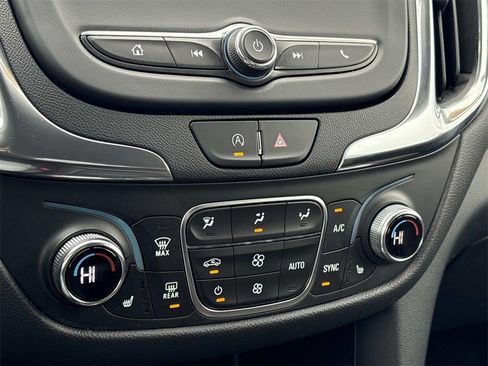 Used 2023 Chevrolet Equinox LT image 33