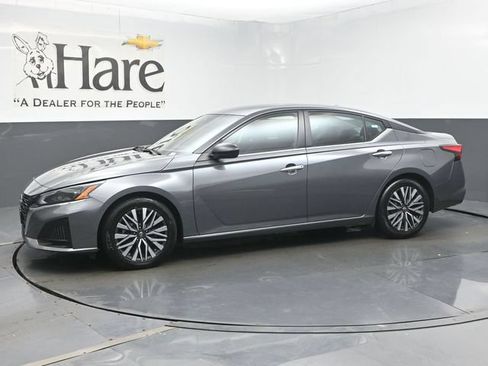 Used 2024 Nissan Altima 2.5 SV FWD image 46