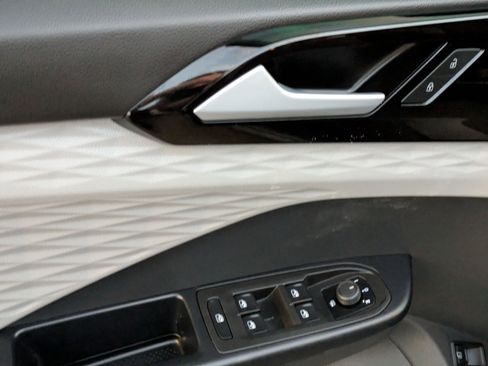 Used 2024 Volkswagen Taos S image 13