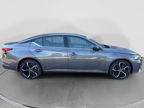 New 2026 Nissan Altima 2.5 SR FWD image 2