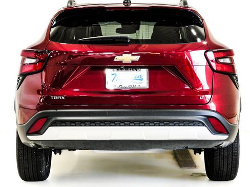 Used 2025 Chevrolet Trax LT FWD image 7