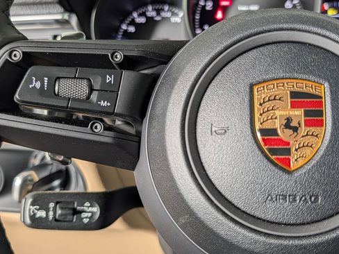 New 2026 Porsche Macan image 37