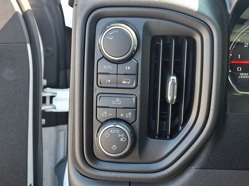 Used 2021 Chevrolet Silverado 1500 Custom w/ Custom Max Trailering Package AWD/4WD image 26