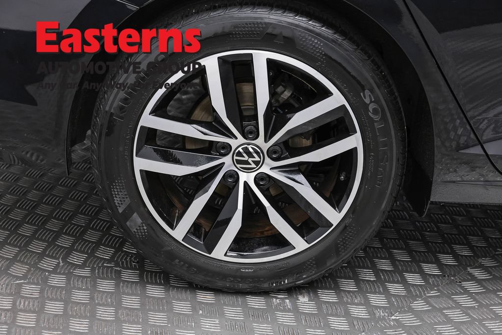 Used 2025 Volkswagen Jetta SE FWD image 30