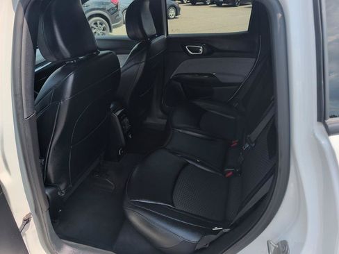 Used 2024 Jeep Compass Latitude AWD/4WD image 9