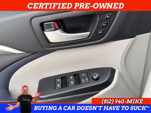 Used 2017 Toyota Highlander Limited Platinum AWD/4WD image 25