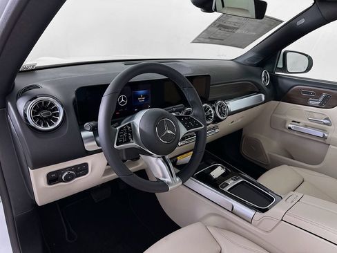 Used 2026 Mercedes-Benz GLB 250 4MATIC image 9