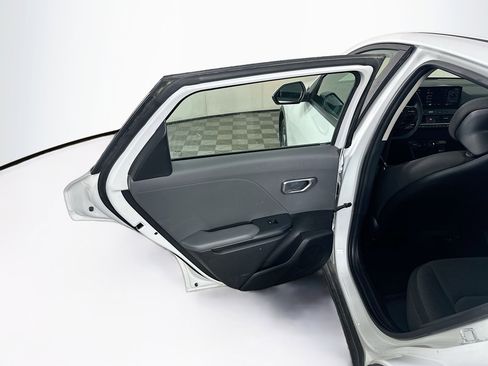 Used 2025 Kia K4 LXS image 24