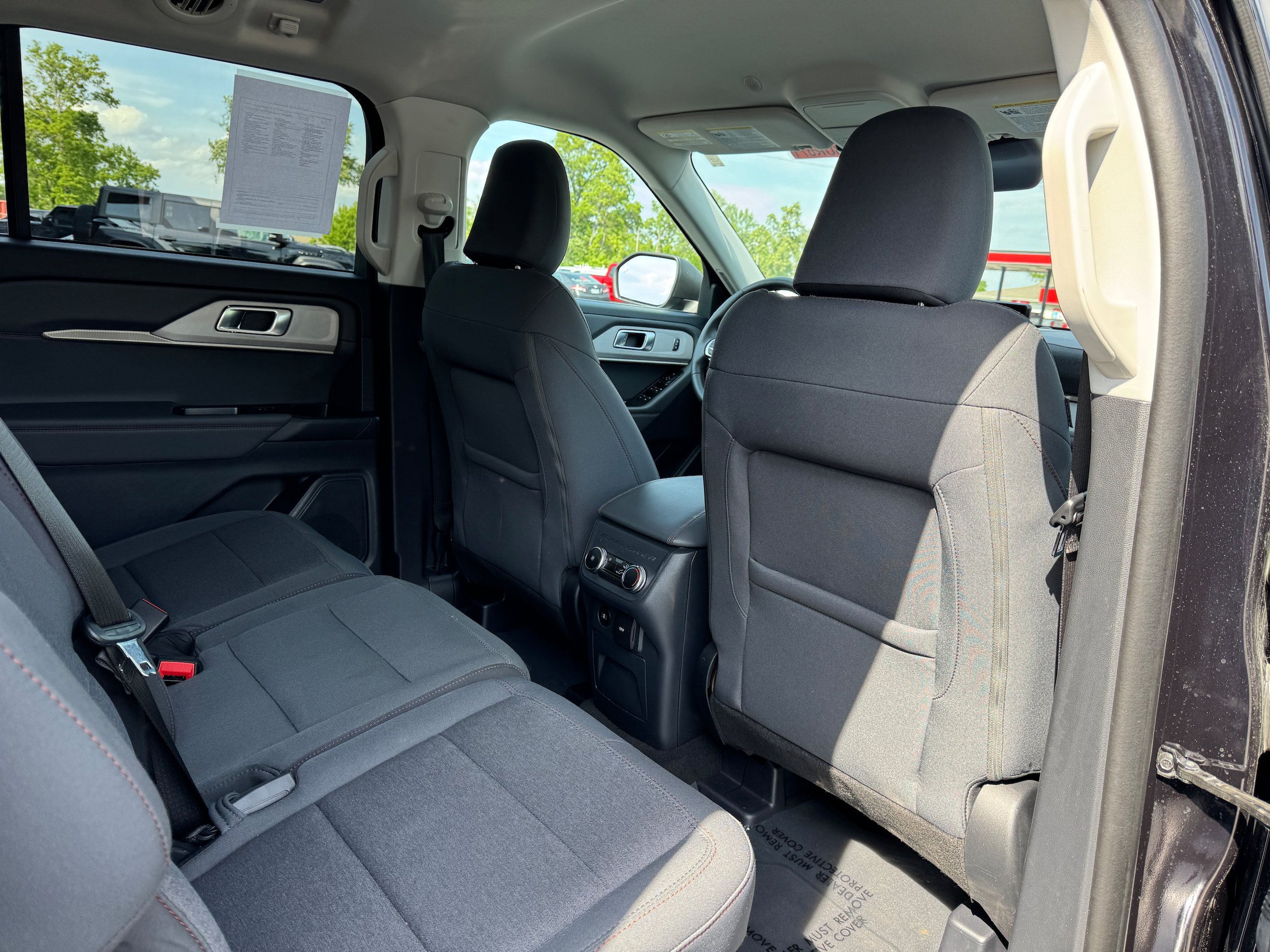 Used 2025 Ford Explorer Active RWD image 16