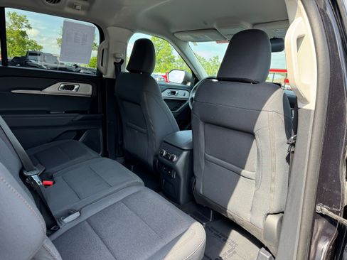 Used 2025 Ford Explorer Active RWD image 16