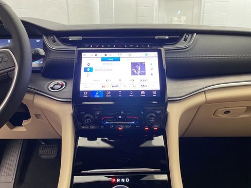 New 2025 Jeep Grand Cherokee L Limited image 10