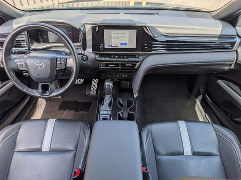 Used 2025 Toyota Camry SE FWD image 4