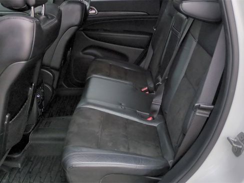 Used 2019 Jeep Grand Cherokee Altitude image 14