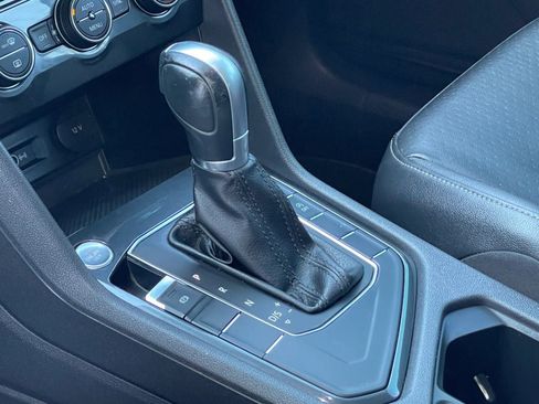 Used 2018 Volkswagen Tiguan SE w/ Panoramic Sunroof Package image 31