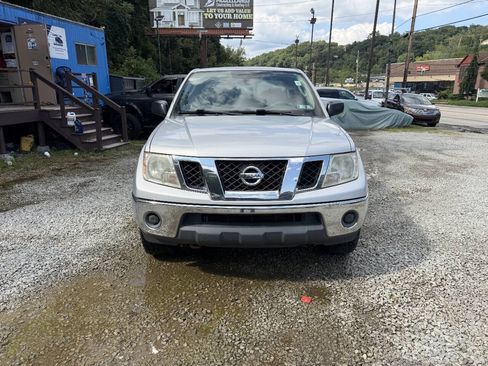 Used 2011 Nissan Frontier SV AWD/4WD image 7
