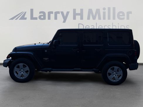 Used 2012 Jeep Wrangler Unlimited Sahara w/ Connectivity Group image 2