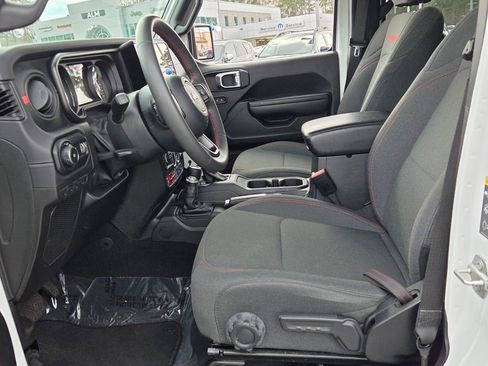 Used 2024 Jeep Wrangler Rubicon image 5