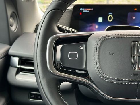 New 2025 Lincoln Navigator Reserve AWD/4WD image 9