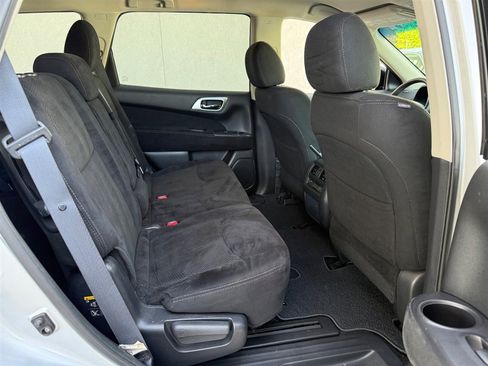 Used 2014 Nissan Pathfinder SV image 5