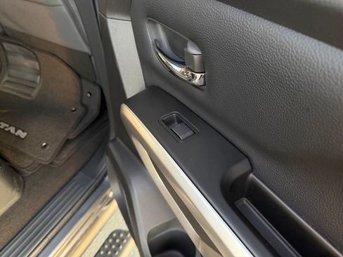Used 2024 Nissan Titan SV w/ SV Convenience Package image 21