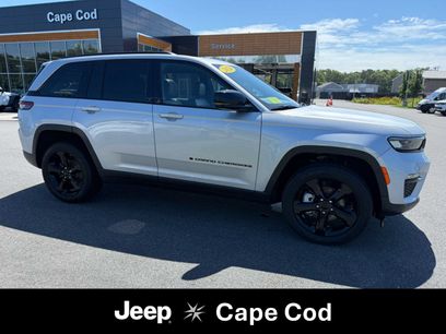 Used 2024 Jeep Grand Cherokee Limited w/ Black Appearance Package
