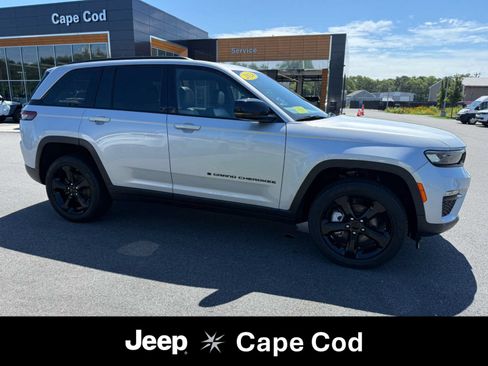 Used 2024 Jeep Grand Cherokee Limited w/ Black Appearance Package AWD/4WD image 1