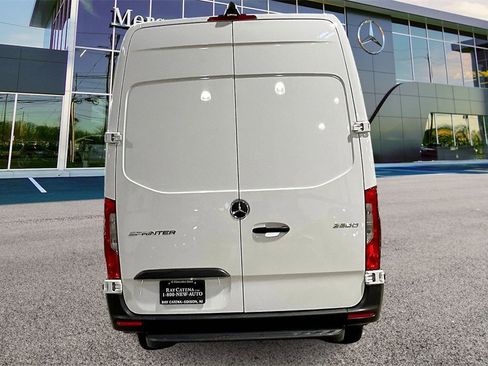 Used 2025 Mercedes-Benz Sprinter 2500 image 4