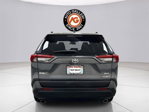 Used 2019 Toyota RAV4 XLE image 6