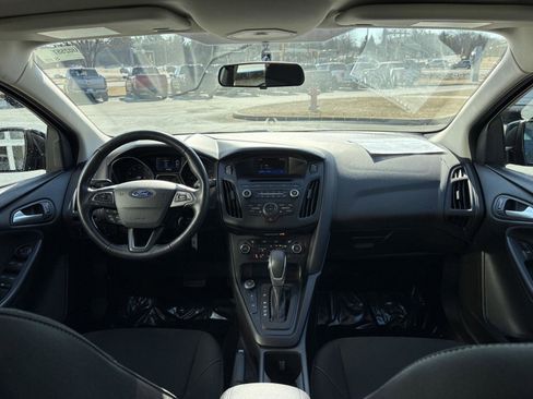 Used 2017 Ford Focus SE image 8