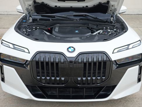 Used 2023 BMW 740i RWD image 8